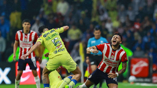 Las indisciplinas de Alexis Vega podrían dejarlo fuera de Chivas